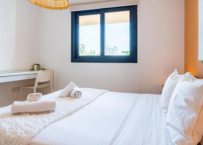 Daire Odin 1-br & Balcony In Larnaca